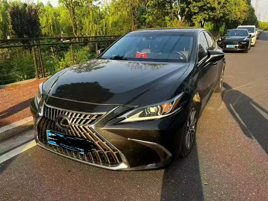 Lexus ES 2024 — фото 1
