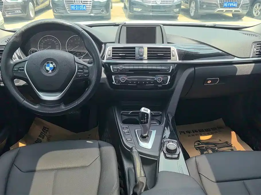 BMW 3 Series 2017 — фото 12