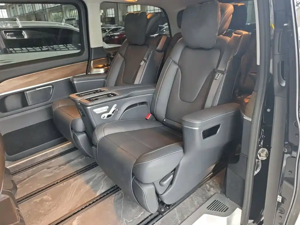 Mercedes-Benz V-Class 2022 — фото 17
