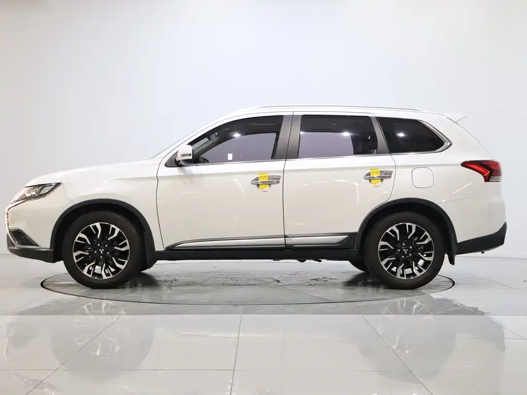 Mitsubishi Outlander 2019 — фото 8