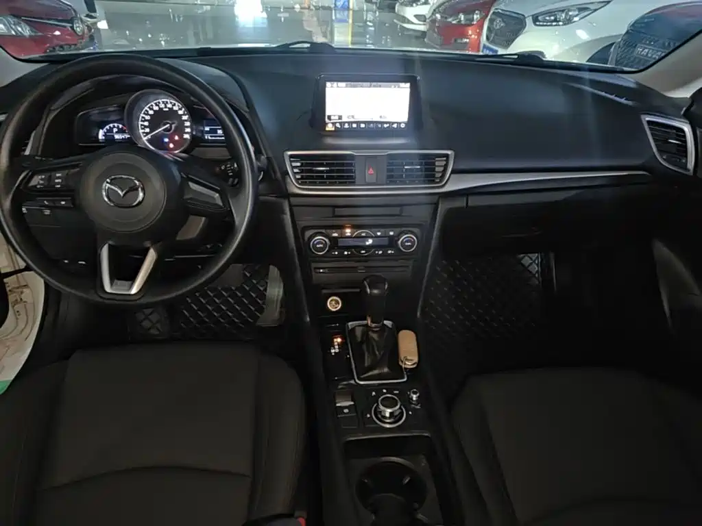 Mazda 3 Axela 2017 — фото 10