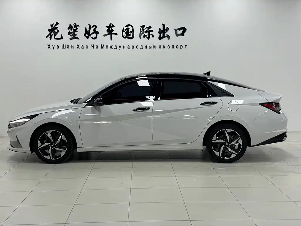 Hyundai Elantra 2023 — фото 4