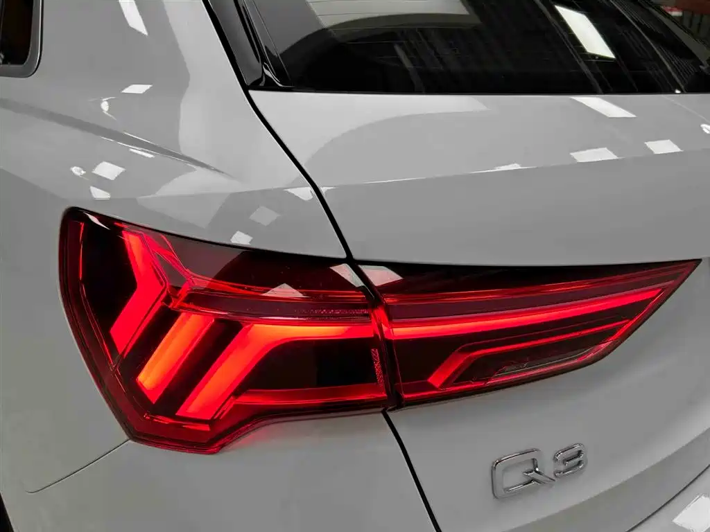 Audi Q3 2023 — фото 19