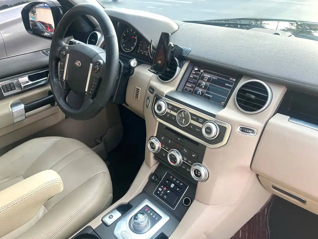 Land Rover Discovery 2016 — фото 14