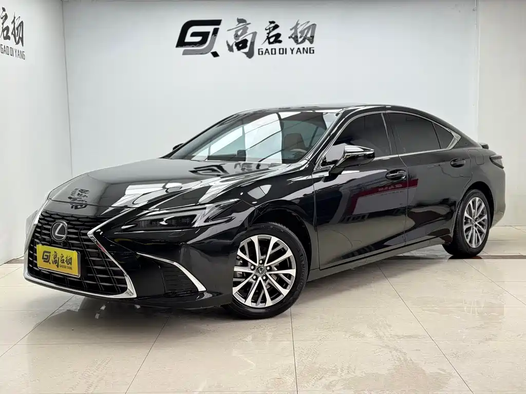Lexus ES 2025