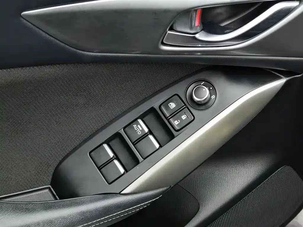 Mazda CX-4 2018 — фото 9