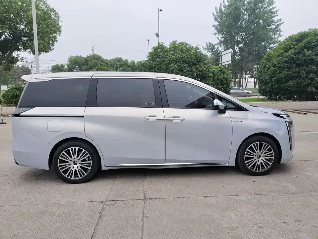 GAC Motor E8 PHEV 2024 — фото 4