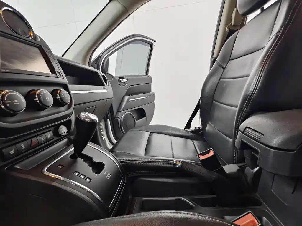 Jeep Compass 2013 — фото 12