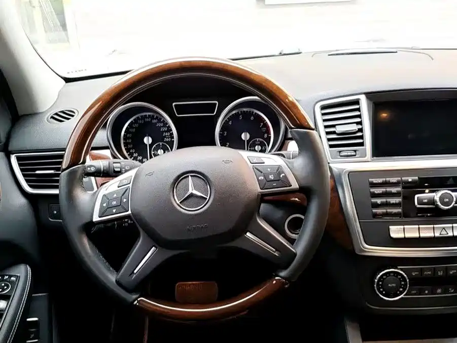 Mercedes-Benz M-Class 2015