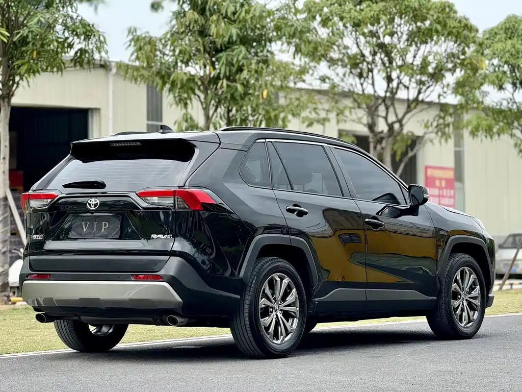 Toyota RAV4 2024 — фото 4
