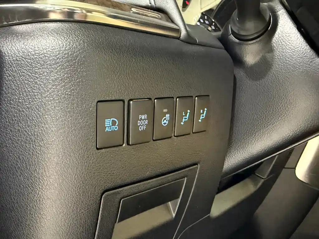 Toyota Vellfire 2022 — фото 18