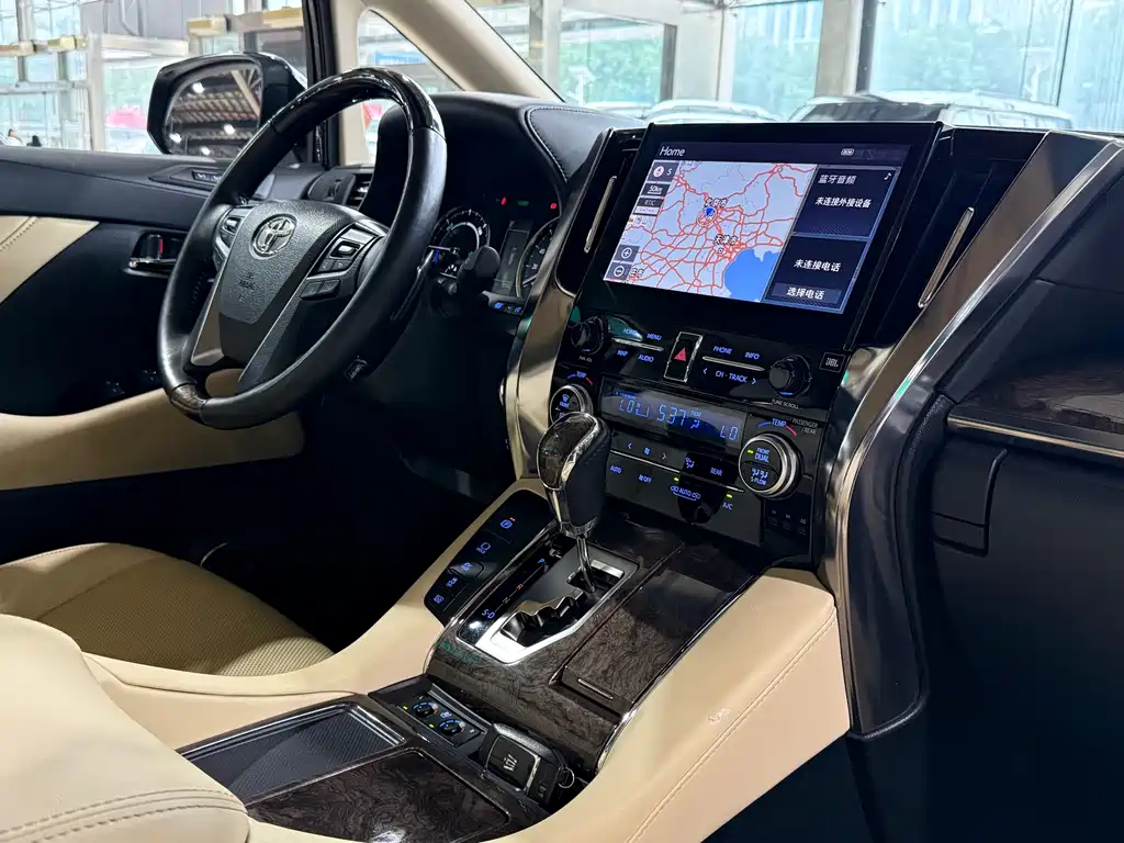 Toyota Vellfire 2022 — фото 10
