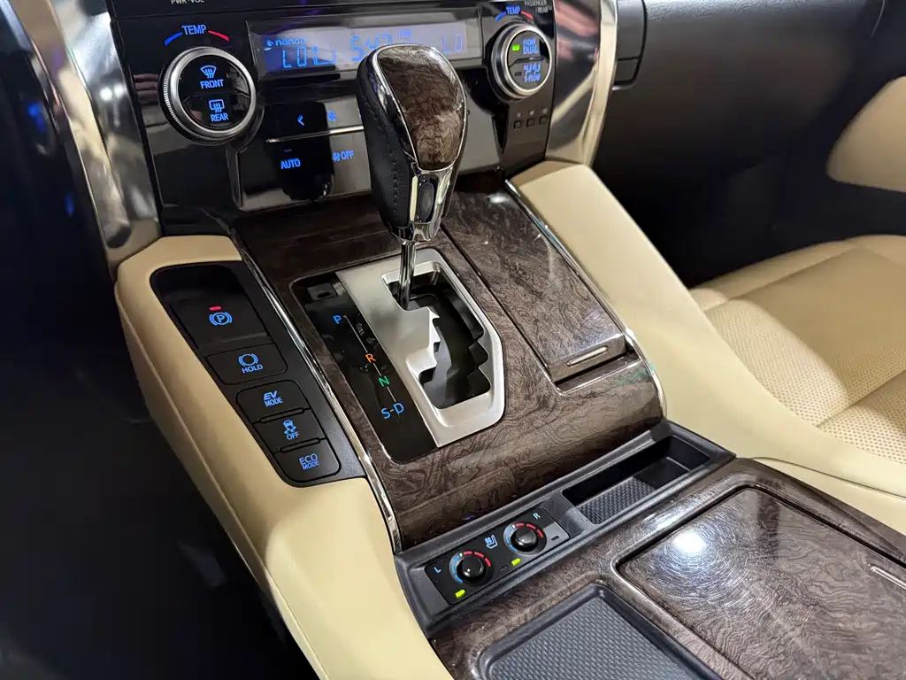 Toyota Vellfire 2022 — фото 17