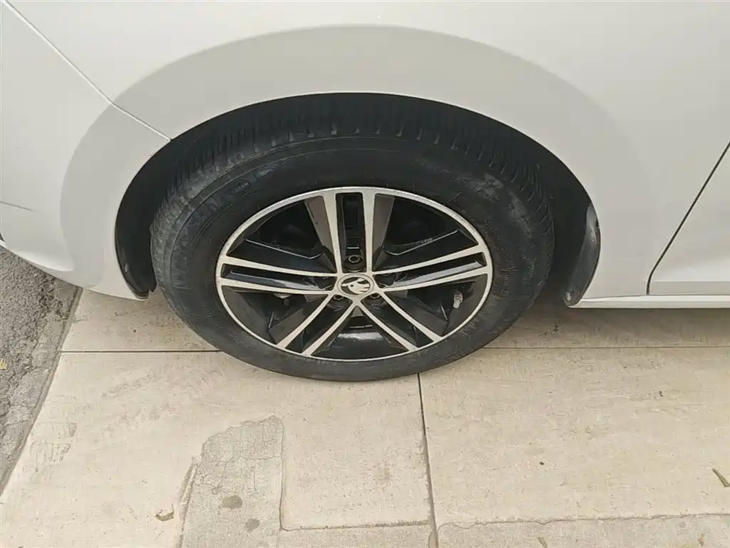 Skoda Rapid Spaceback 2016 — фото 23