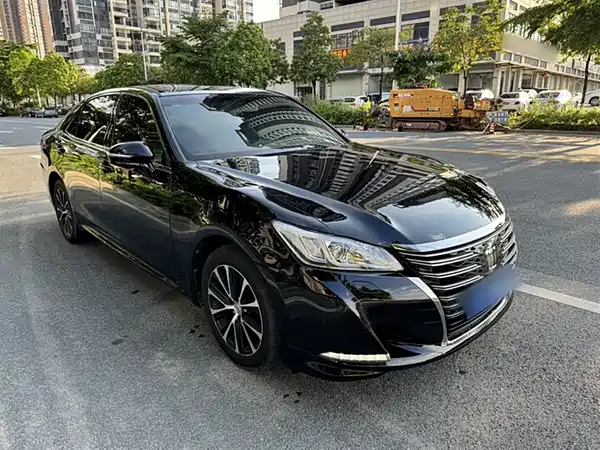 Toyota Crown 2018