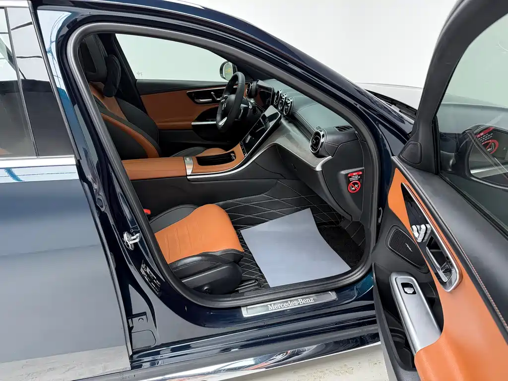 Mercedes-Benz C-Class 2023 — фото 11