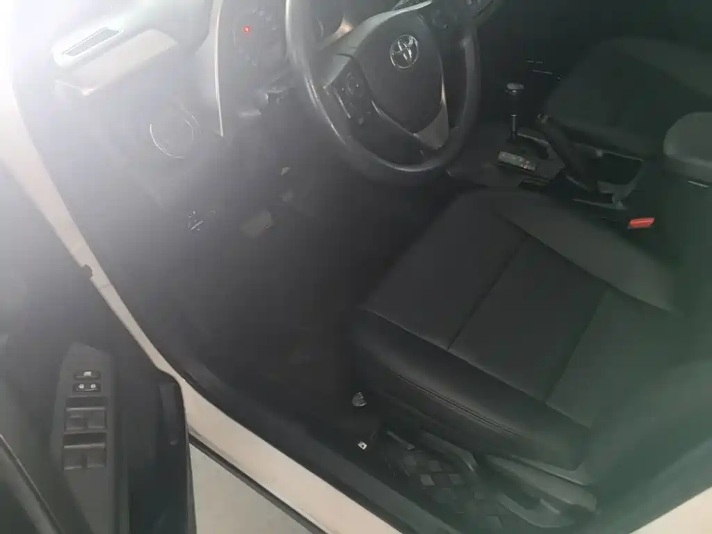 Toyota RAV4 2014 — фото 16