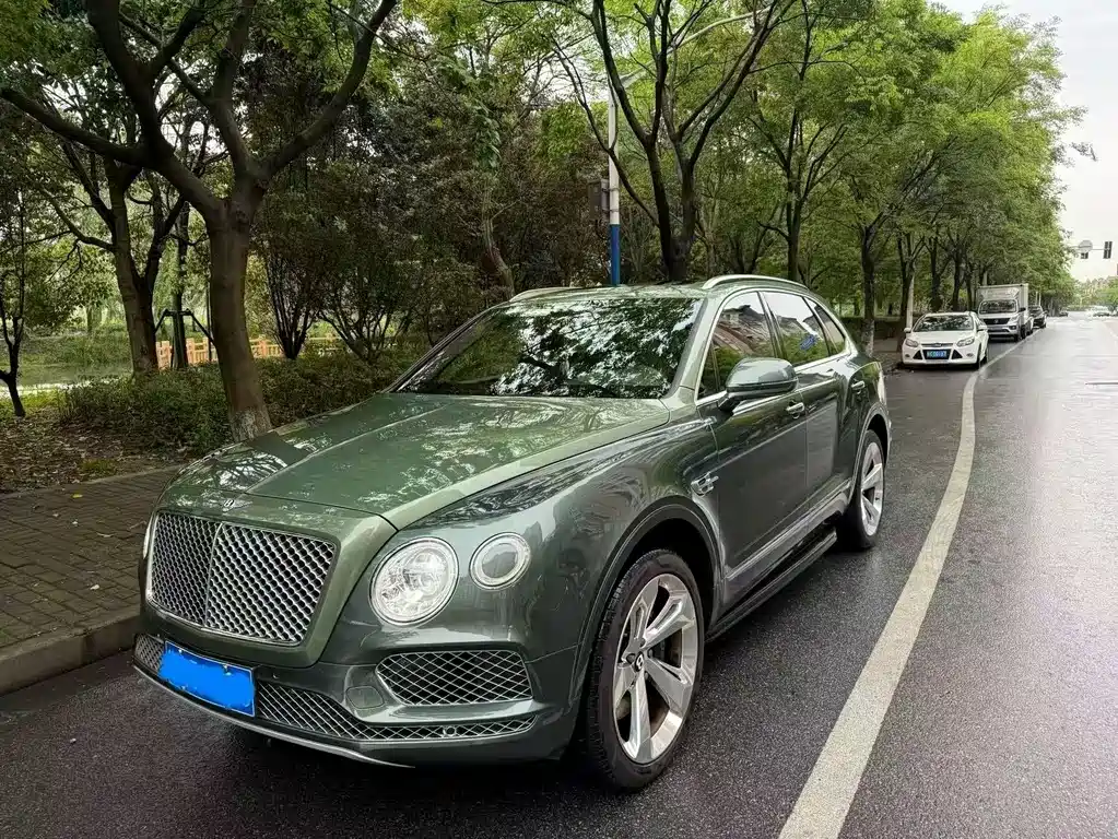 Bentley Bentayga 2018 — фото 1