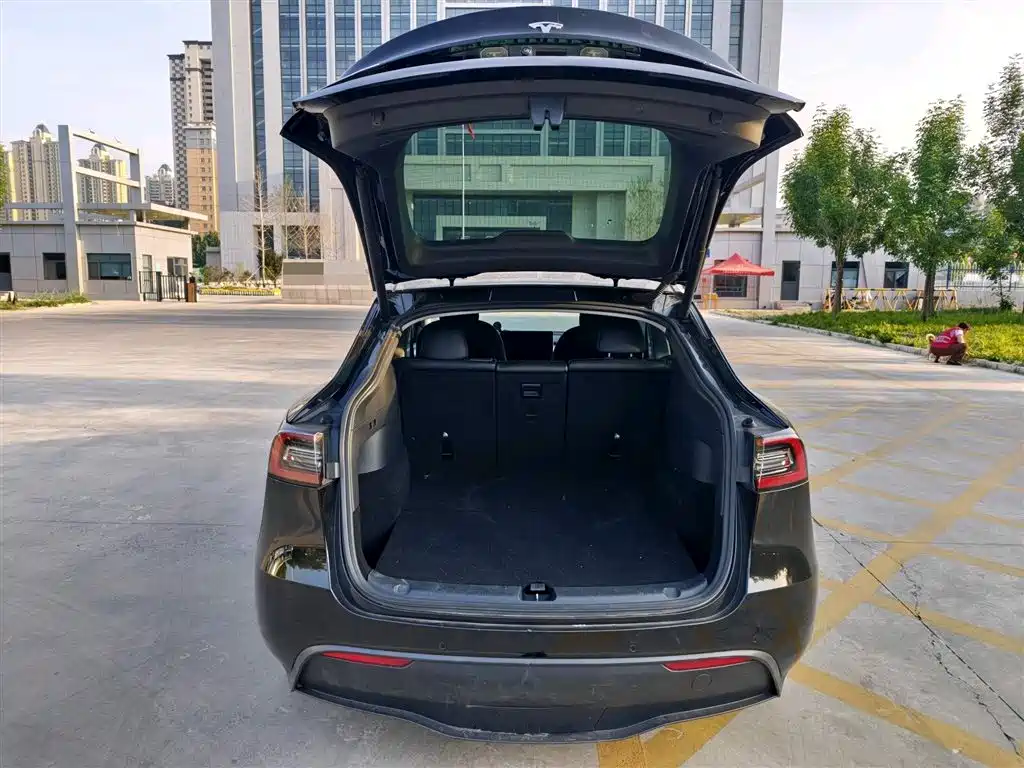 Tesla Model Y 2021 — фото 9
