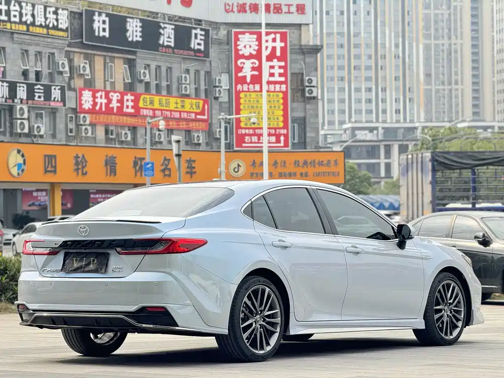 Toyota Camry 2024 — фото 4