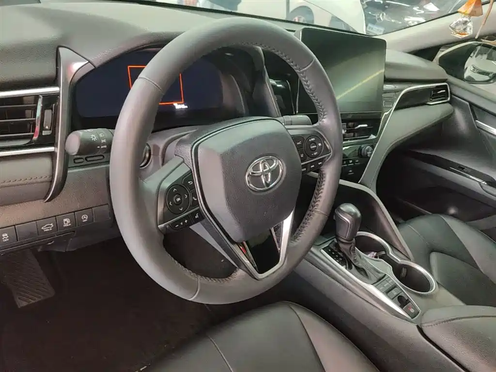 Toyota Camry 2023 — фото 11