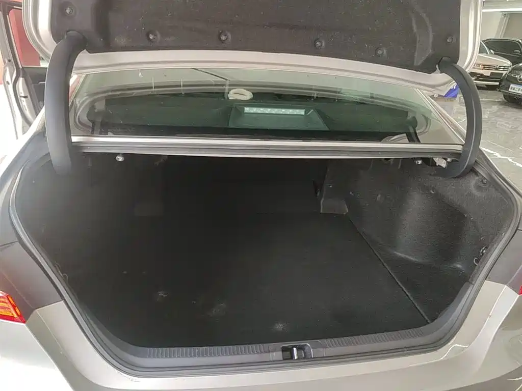 Toyota Camry 2023 — фото 19