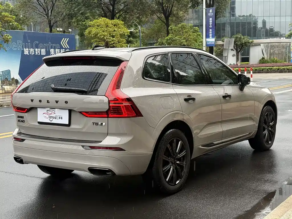 Volvo XC60 2018 — фото 15