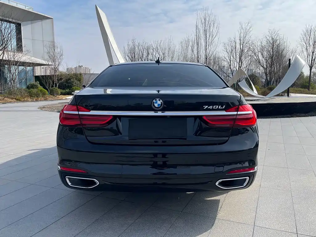 BMW 7 Series 2017 — фото 18