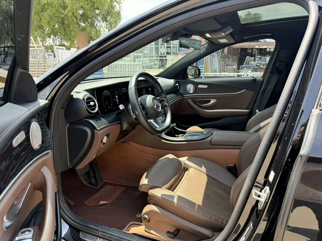 Mercedes-Benz E-Class 2022 — фото 13