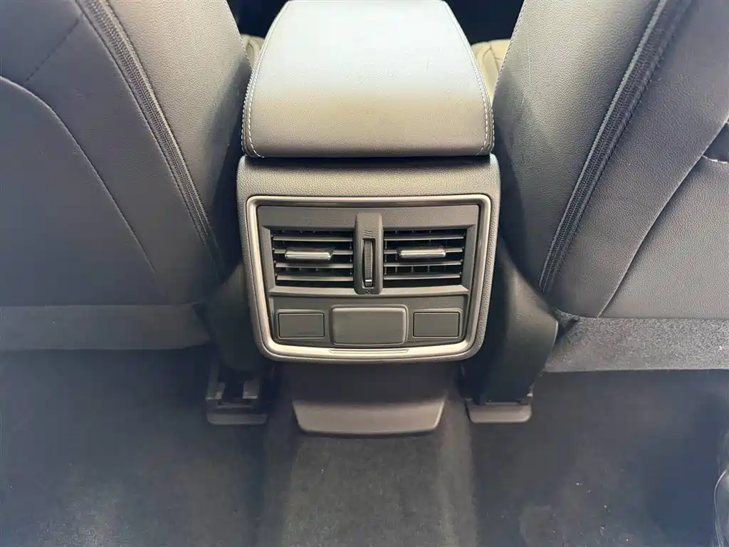 Subaru Forester 2022 — фото 12
