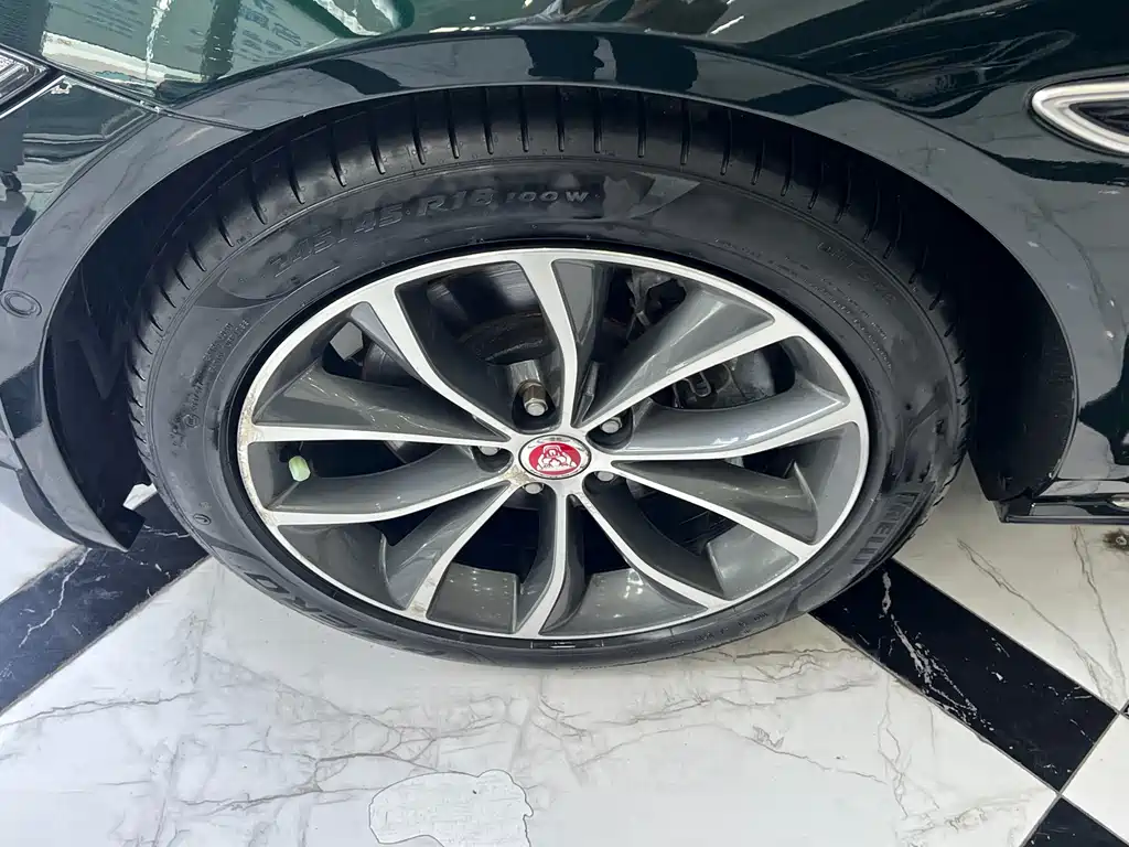Jaguar XFL 2022 — фото 17