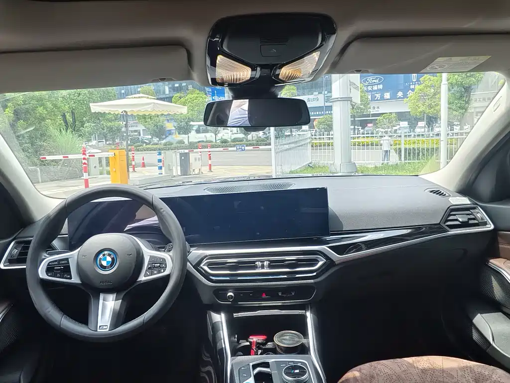 BMW i3 2024 — фото 9