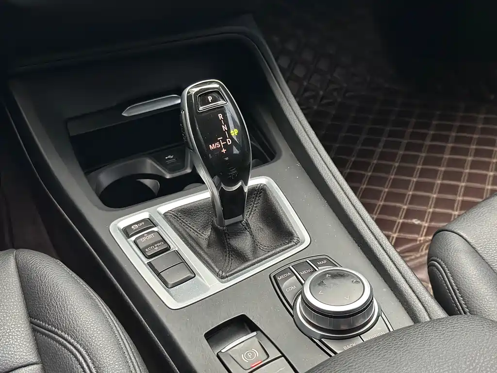 BMW 1 Series 2021 — фото 13