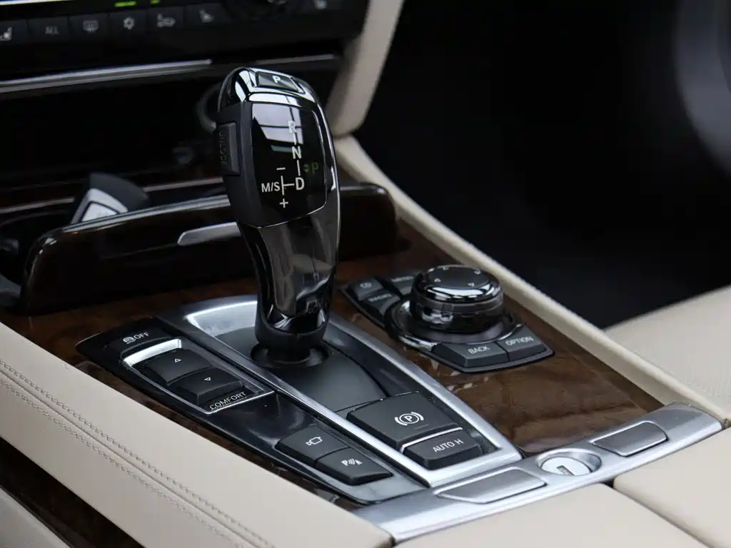 BMW 7 Series 2012 — фото 13
