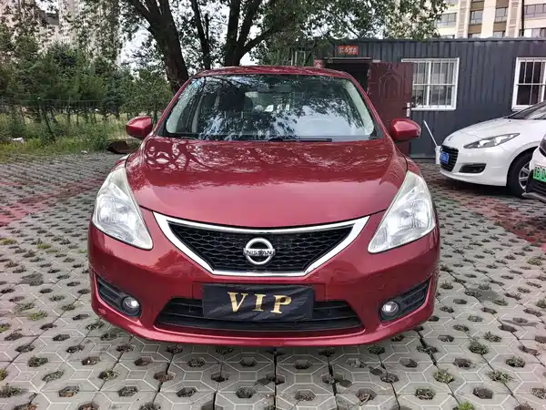 Nissan Tiida 2015