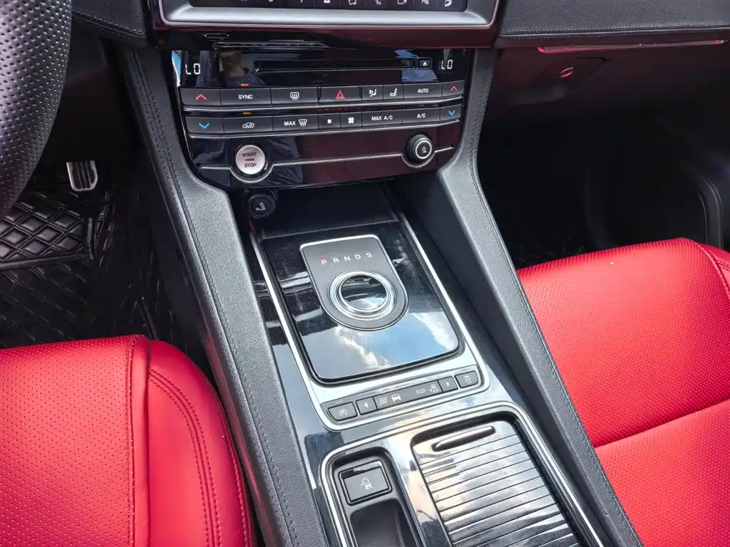 Jaguar F-PACE 2017 — фото 14
