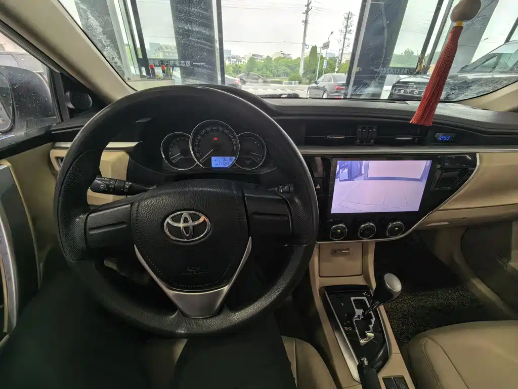 Toyota Corolla 2017 — фото 11