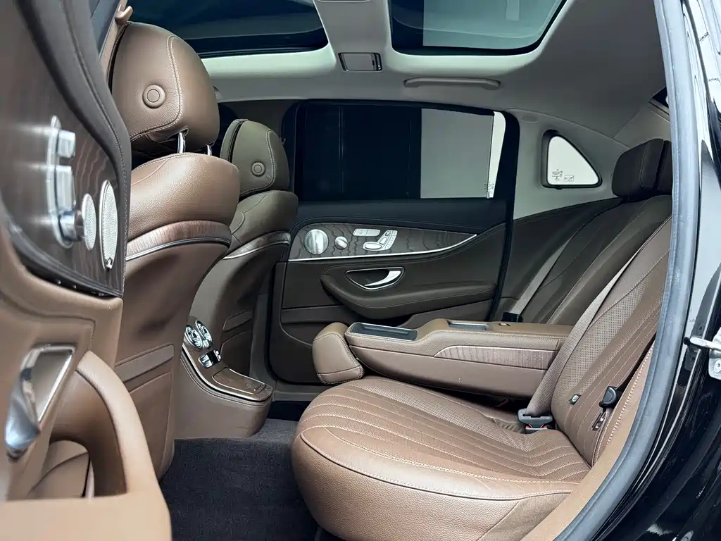 Mercedes-Benz E-Class 2021 — фото 17