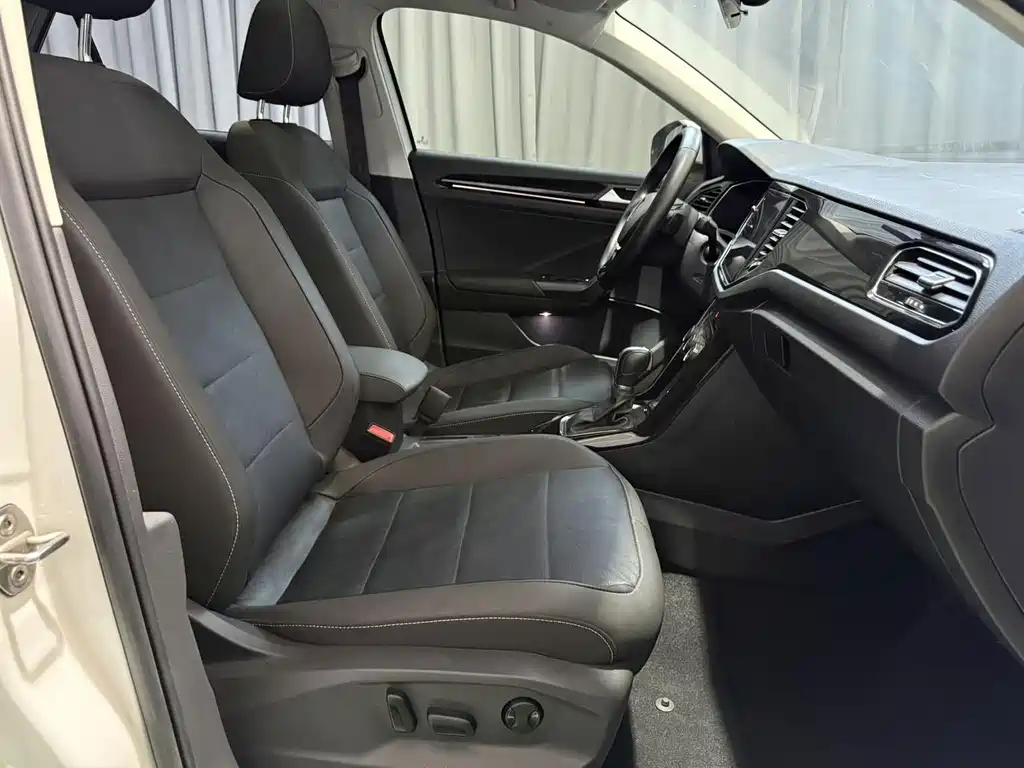 Volkswagen T-Roc 2022 — фото 14