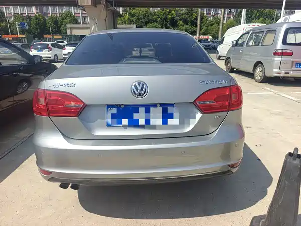 Volkswagen Sagitar 2015