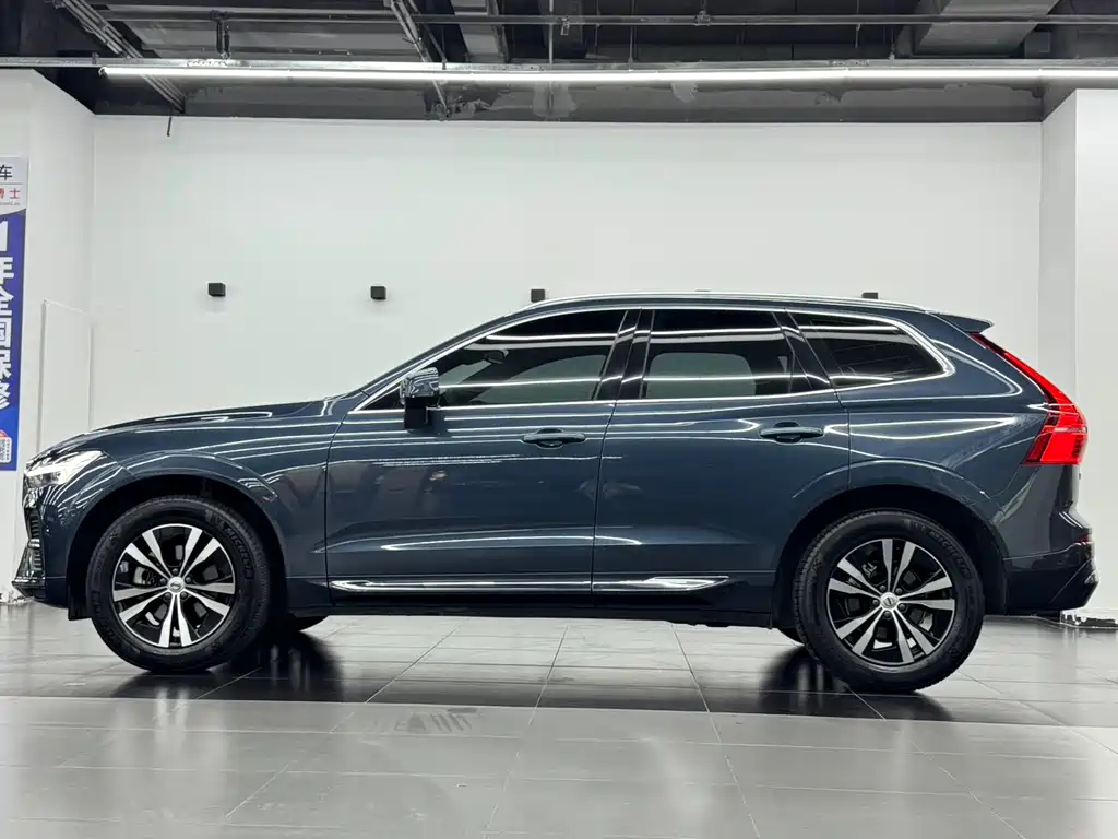 Volvo XC60 2023 — фото 3