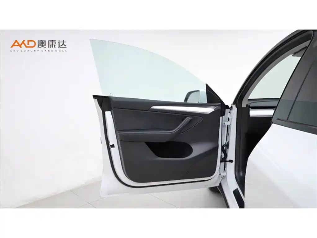 Tesla Model Y 2023 — фото 10