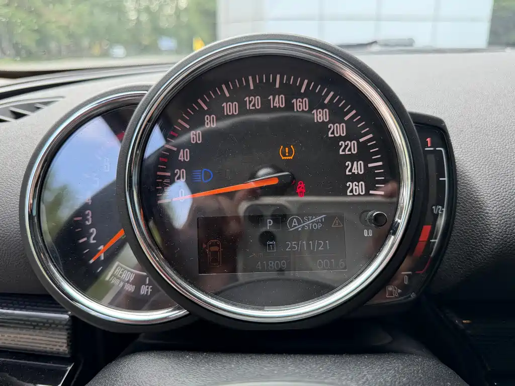 MINI Clubman 2019 — фото 15