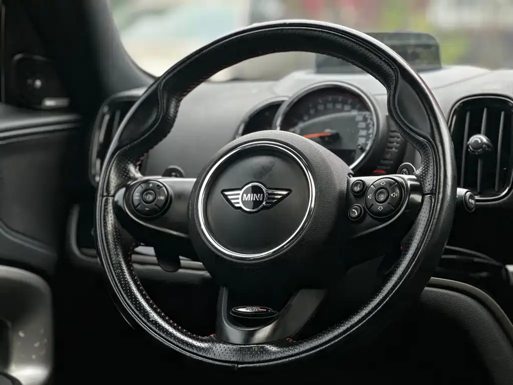 MINI JCW Countryman 2022 — фото 19