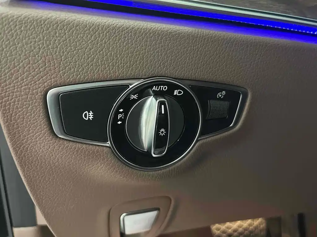 Mercedes-Benz E-Class 2019 — фото 25