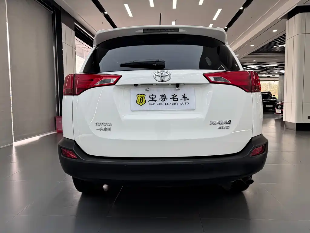 Toyota RAV4 2014 — фото 4
