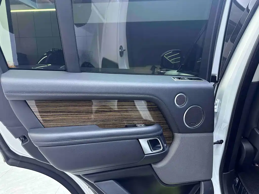 Land Rover Range Rover 2018 — фото 12