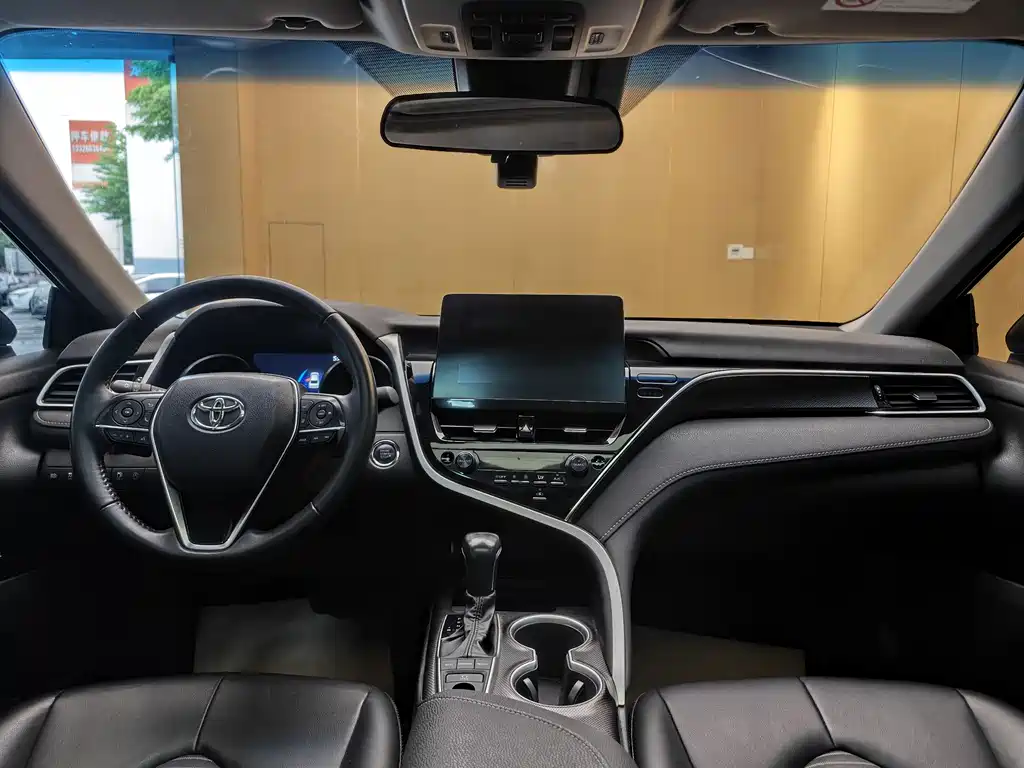 Toyota Camry 2022 — фото 19