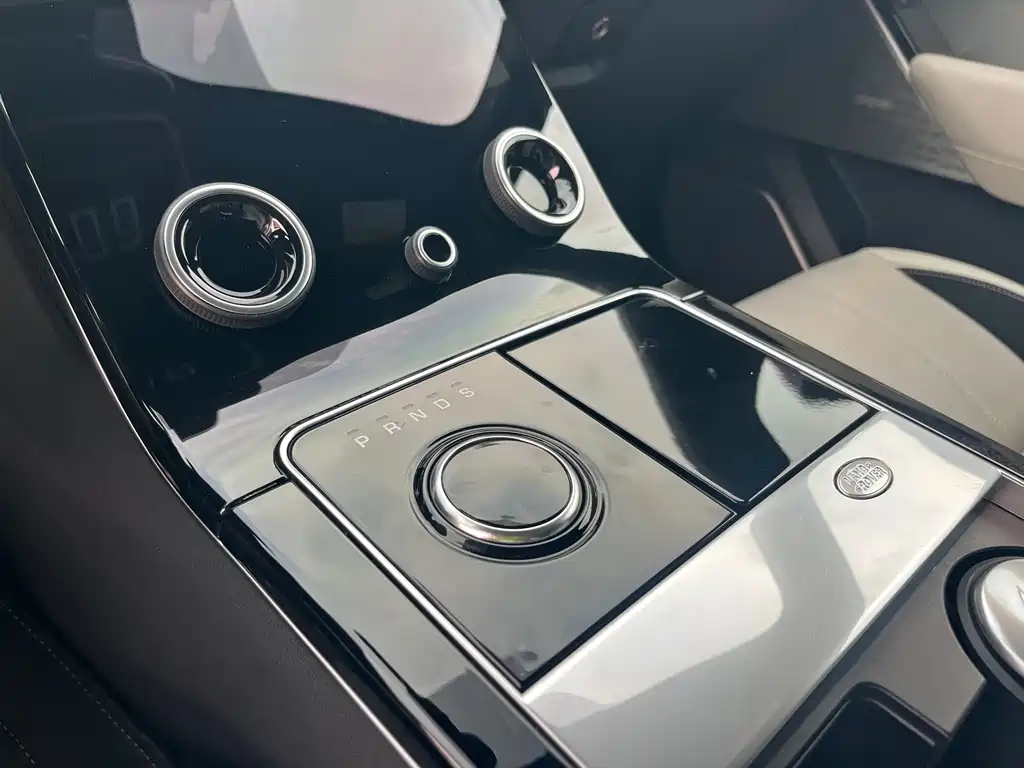 Land Rover Velar 2018 — фото 11