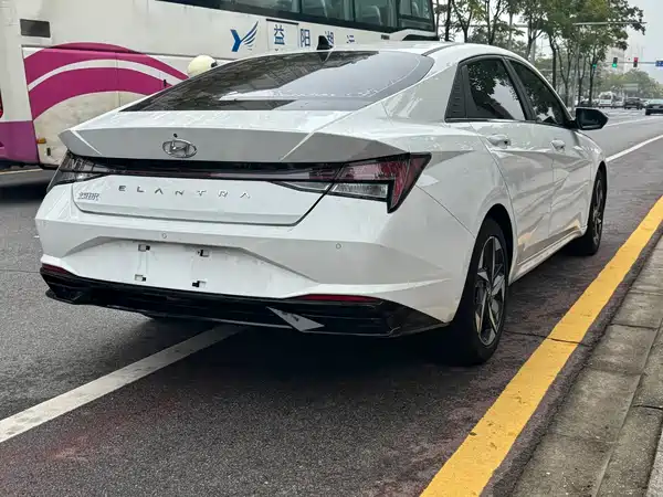 Hyundai Elantra 2022